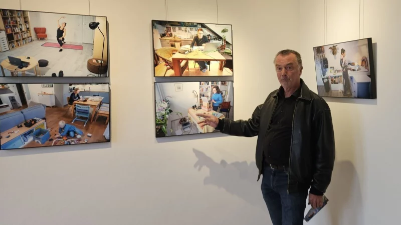 Musumsleiter Willi Kulke in der Ausstellung "Homeoffice". - &copy; LWL Museum Ziegelei Lage