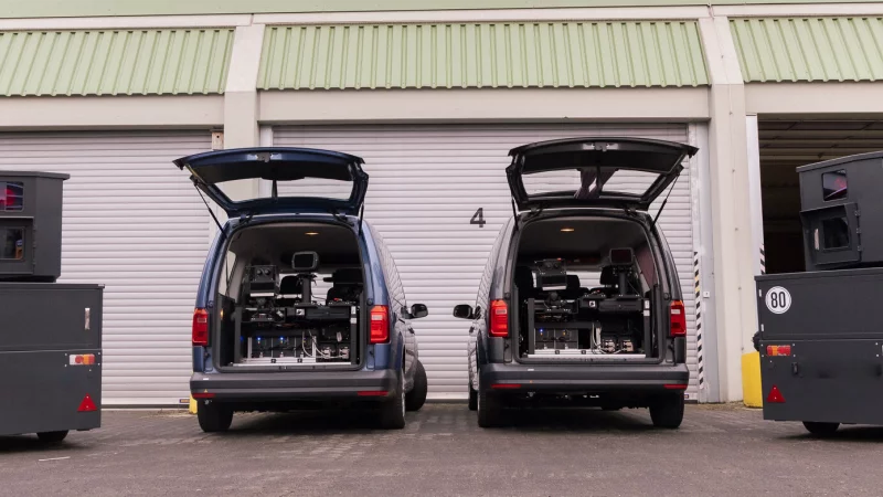 Zwei neue VW Caddy mit Geschwindigkeits&uuml;berwachungstechnik und die Blitzer-Anh&auml;nger Hurry und Selly stehen bereit f&uuml;r den Einsatz zur Verbesserung der Verkehrssicherheit in Lippe. - &copy; Stadt Detmold