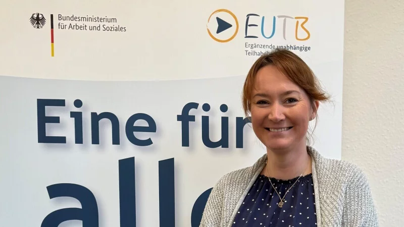 Vanessa Mohnke ber&auml;t im Integrationszentrum Blomberg. - &copy; Kreis Lippe