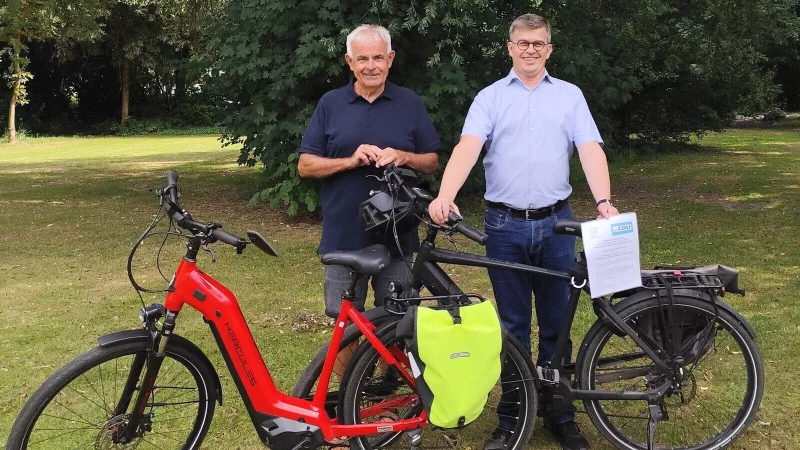 CDU-Ratsfraktionsvorsitzenden Michael Biermann (rechts) zusammen mit seinem Amtsvorg&auml;nger Uwe Pohl, der sich 1984 aktiv an dem Parkprojekt beteiligt hatte. - &copy; Fabienne Biermann