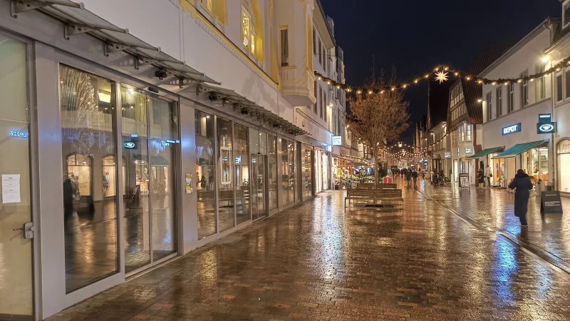 Etliche L&auml;den stehen in der Mittelstra&szlig;e leer. Nicht in allen wird wieder Einzelhandel einziehen. Wohl aber in dem ehemaligen Gesch&auml;ft von DM. Dort will zum Februar Tedi &ouml;ffnen. - &copy; Vasco Stemmer