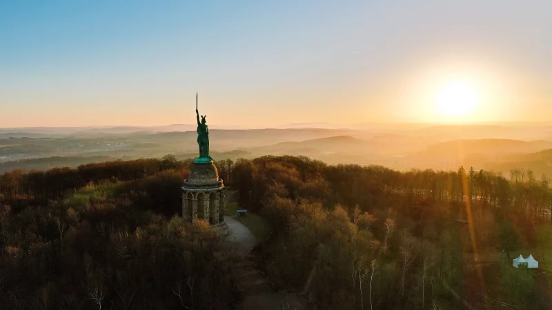 Ausgerechnet zum Tag der Deutschen Einheit will eine rechte Gruppierung eine "patriotische Wanderung" zum Hermann unternehmen. De lippische Polizei ist vorbereitet. - &copy; Landesverband Lippe/Polizei Lippe