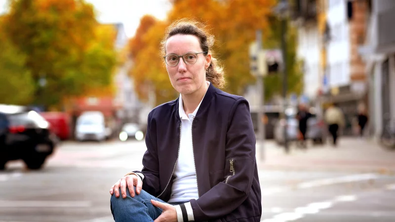 Dorothee Beckord aus dem Kreis G&uuml;tersloh k&auml;mpft vor Gerichten um die Anerkennung auf einen Impfschaden. Seit ihrer Corona-Schutzimpfung anfang 2021 hat die 45-J&auml;hrige mit gesundheitlichen Problemen zu k&auml;mpfen. - &copy; Andreas Fr&uuml;cht