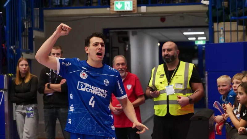 Die Feier mit den Fans macht Samuel Zehnder sichtlich Spa&szlig;. - &copy; J&ouml;rg Hagemann