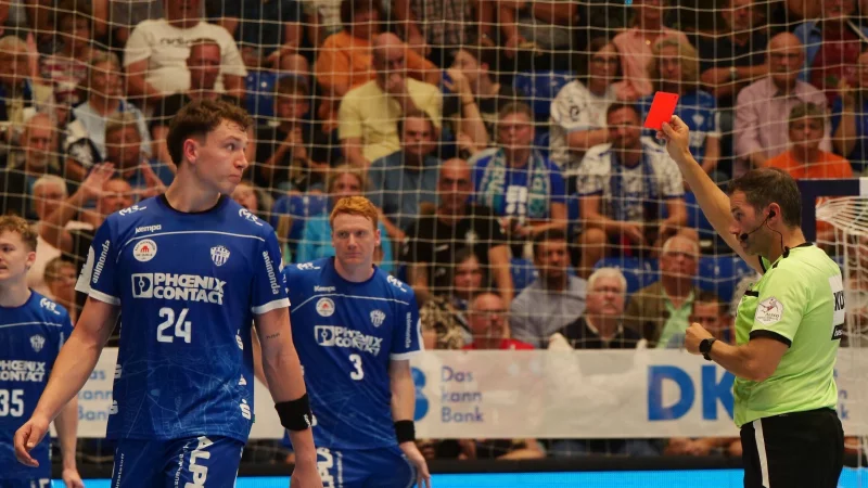 Kann mal passieren: Joel Willecke sah gegen Gummersbach seine erste rote Karte in der Bundesliga. - &copy; J&ouml;rg Hagemann