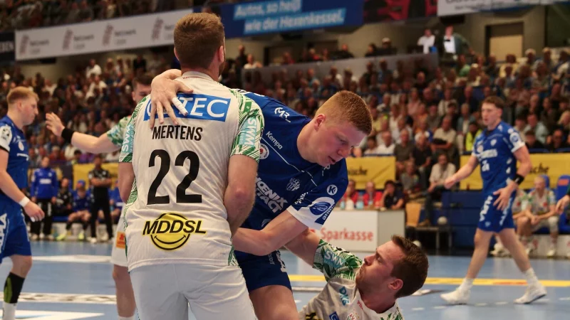 Niels Versteijnen wird auch in Leipzig auf heftige Gegenwehr stoßen. Gegen Magdeburg machten ihn Lukas Mertens und Felix Claar fest. - © Jörg Hagemann