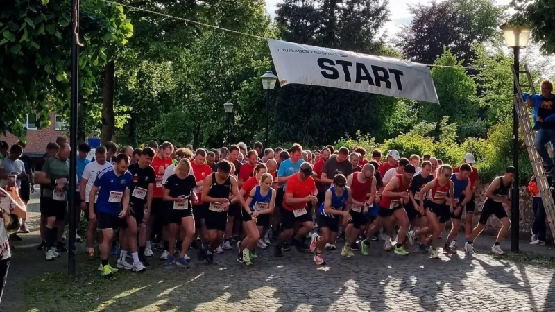 Startschuss für den 35. Donoper Volkslauf. - © Helmut Mühlemeier