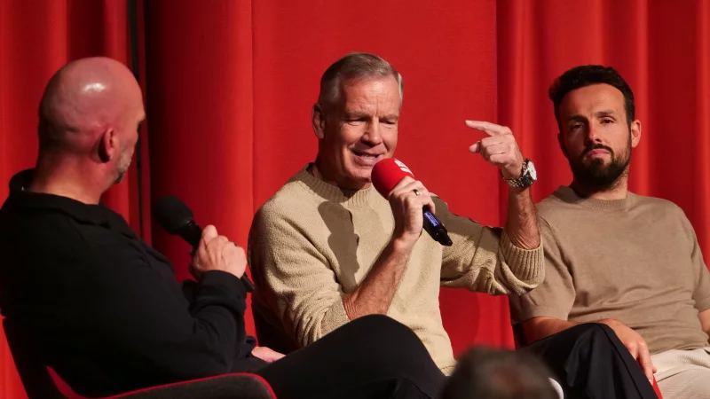 Henry Maske hat in Detmold einiges zu erz&auml;hlen. Mario Brink (links) und SCP-Trainer Ralf Kettemann freuts. - &copy; J&ouml;rg Hagemann