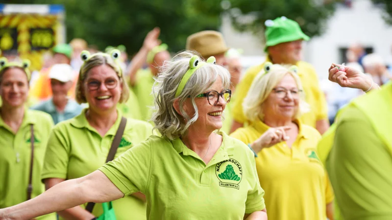 Der große Festumzug war der Höhepunkt des Hillentruper Dorffestes. - © Nicole Ellerbrake