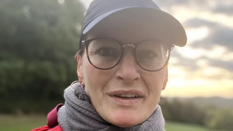 Katharina Beyer beim Wandern. - © Katharina Beyer