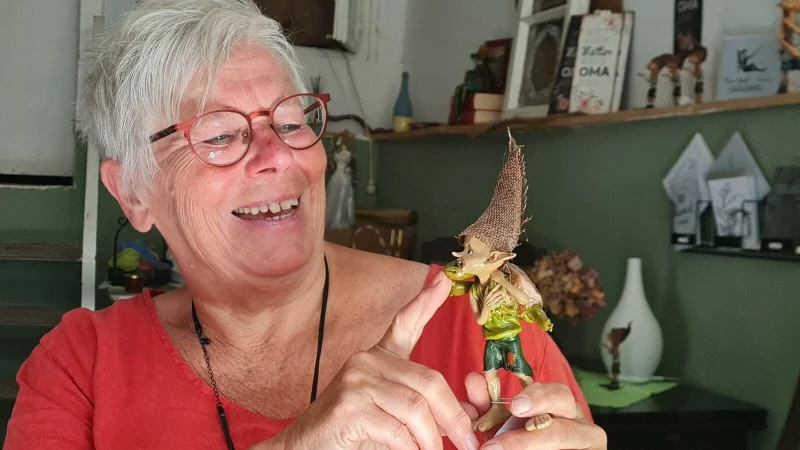 Die Ideen gehen ihr nicht aus: Marion Weber hat mit der M&auml;rchenstube und den M&auml;rchent&uuml;ren in Schwalenberg nicht nur einen weiteren Anlaufpunkt f&uuml;r Familien geschaffen: Sie f&uuml;gt auch immer wieder neue Impulse hinzu. - &copy; Marianne Schwarzer