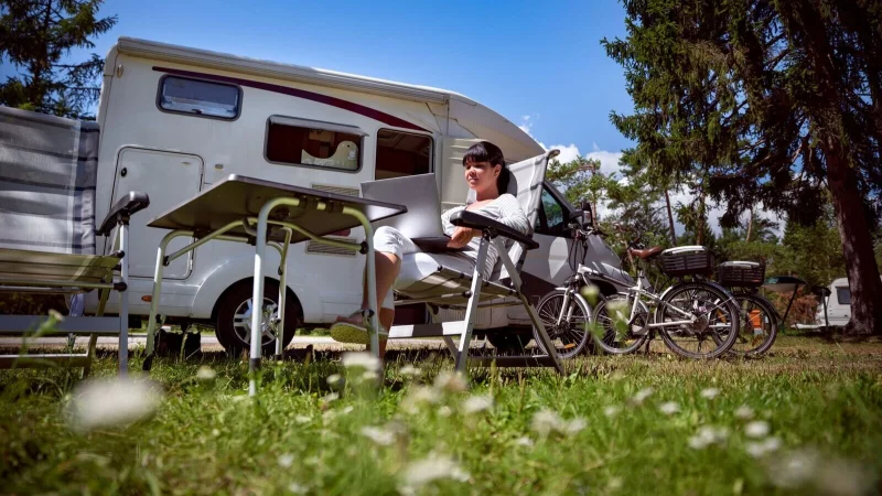 Wie sich Camper optimal versichern, erkl&auml;rt die Verbraucherzentrale Detmold. - &copy; Verbraucherzentrale NRW