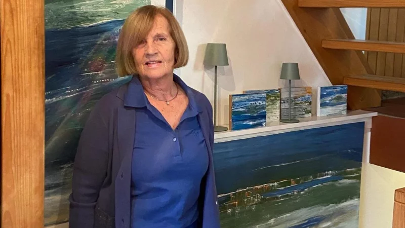 Künstlerin Christa Hansmann öffnet ihren Kornspeicher und präsentiert ihre Werke. - © Bildrechte: Iris Hansmann