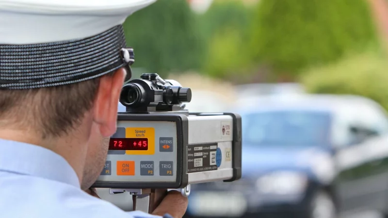 Am Montag hat die Polizei die Geschwindigkeit von Fahrzeugen auf der Hauptstra&szlig;e (B 239) in Holzhausen gemessen. - &copy; Andreas Zobe/ NW (Themenbild)