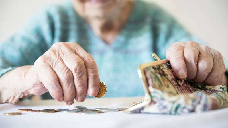 Wie sicher sind Menschen, die gesetzlich betreut werden? Ein gerade in Detmold verhandeltes Verfahren wegen vielfachen Betrugs und Untreue wirft Fragen auf. - © kasto - stock.adobe.com