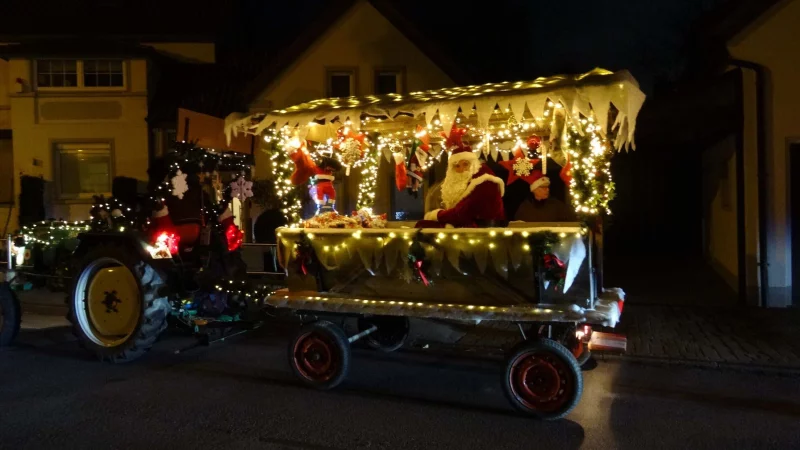 Der Weihnachtsmann geht wie schon in den vergangenen Jahren wieder auf Tour in Lieme, Hörstmar und Waddenhausen. - © Kramp & Kramp