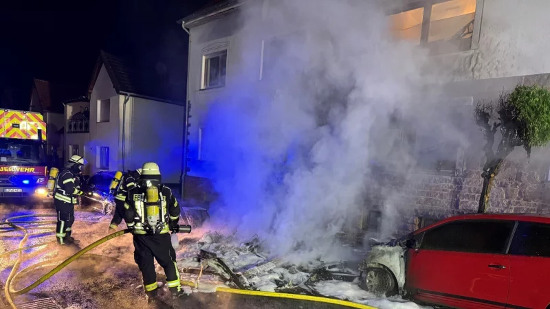 Zu einem Gro&szlig;einsatz r&uuml;ckte die Blomberger Wehr in den Wesselweg aus. - &copy; Feuerwehr Blomberg