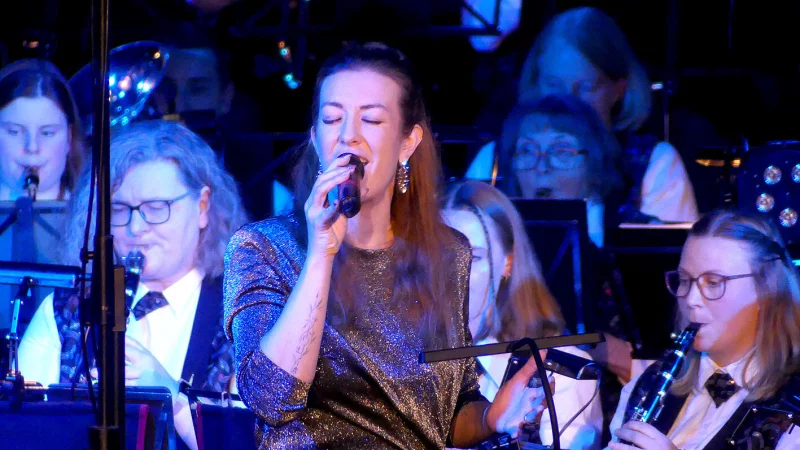 Caroline Buba spielte auch Posaune, doch beeindruckte sie bei mehreren Songs mit herausragender Stimme. - &copy; Rudi Rudolph