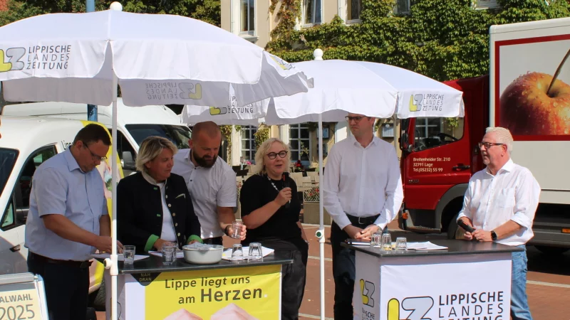 Das LZ-Wahlmobil in Lage mit (von links) Frederik Topp (CDU), Martina Hannen (FDP), Stefan Zibart (Aufbruch C), Moderatorin Astrid Sewing, Matthias Kalkreuter (SPD) und LZ-Chefredakteur Dirk Baldus. - &copy; Kyrill von Matuschka