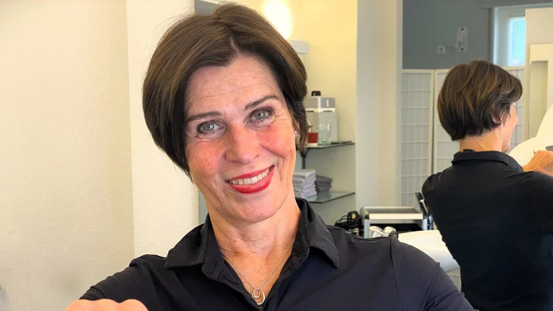 Der letzte Abschnitt einer erfolgreichen &Auml;ra. Nach 45 Jahren im Friseurberuf legt Birgit Drewes Kamm und Schere aus der Hand. - &copy; Horst Biere