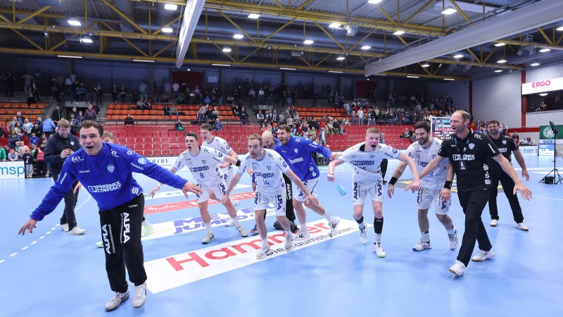 Angeführt von Constantin Möstl feiert der TBV seinen Derbysieg. - © Paul Cohen