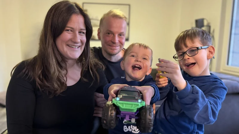 Kassandra, Daniel, Mats und Robin Krause (von links) sind ein eingespieltes Team und gehen mit der seltenen Krankheit des J&uuml;ngsten inzwischen entspannter um. - &copy; Sandra Castrup