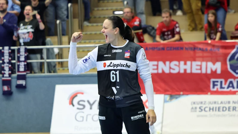 Die Jubelfaust: Blombergs Torh&uuml;terin Nicole Roth hielt in der Schlussphase entscheinde W&uuml;rfe. - &copy; Paul Cohen