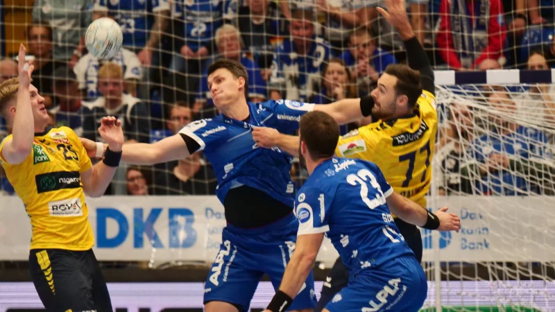 In der Abwehr ließen Frederik Simak und Tim Suton gegen Haukur Thrastarson (links) und Dani Baijens nur wenig zu. - © Jörg Hagemann