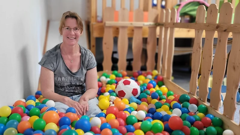 Sabrina Bergmann ist eine von 19 Kindertagesm&uuml;ttern in Lemgo, die sich um Nachwuchs k&uuml;mmert, den die Eltern nicht in die Kita schicken wollen oder k&ouml;nnen. - &copy; Katrin Kantelberg