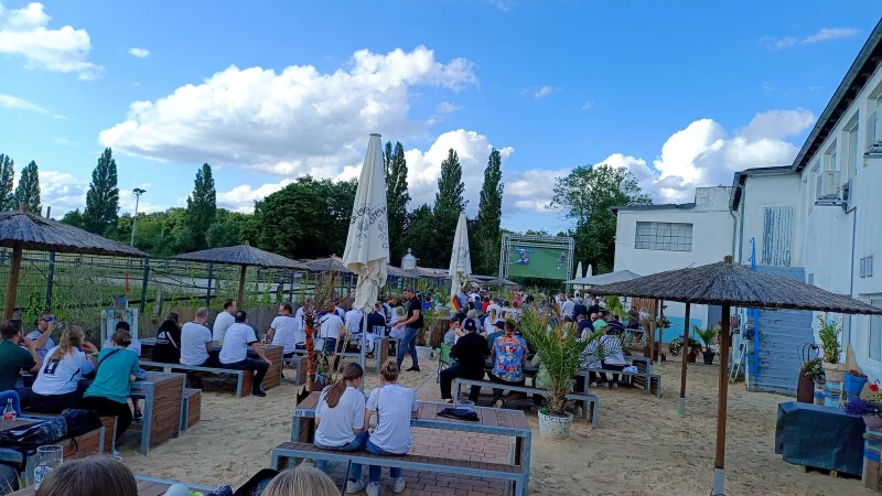 Rudelgucken am "Salina Beach" an der Diskothek Glashaus in Bad Salzuflen. - © Glashaus