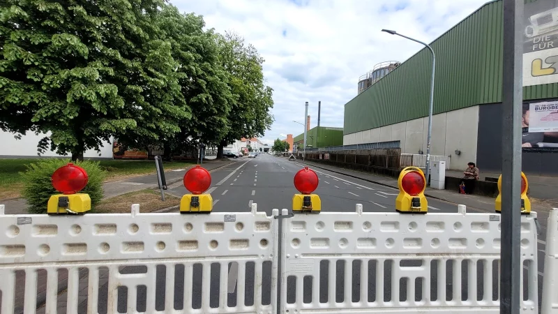 Bis zu den Sommerferien bleibt die Lagesche Stra&szlig;e vom Kreisel her gesperrt. Im Anschluss folgt die eigentliche Bauma&szlig;nahme an der Stra&szlig;e und damit Einbahnstra&szlig;enverkehr. - &copy; Katrin Kantelberg