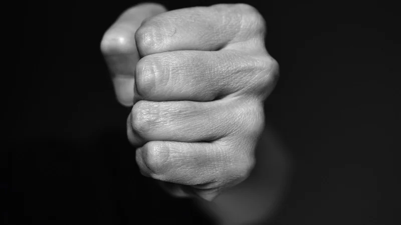 Ein alkoholisierter Mann hat am Bahnhofsvorplatz zwei Passanten attackiert. - &copy; Symbolbild: Pixabay