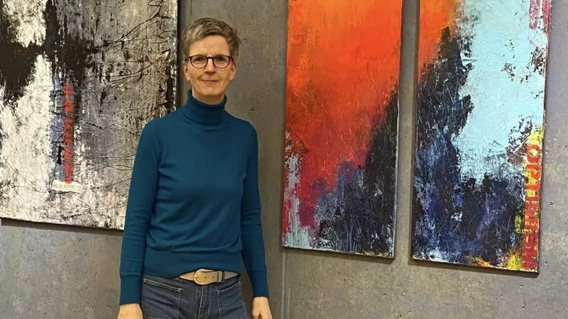 Für Kunstliebhaber und Neugierige: „FarbenSpiele“ der Künstlerin Anke Raupach im Foyer des Detmolder Sommertheaters. - © Detmolder Sommertheater