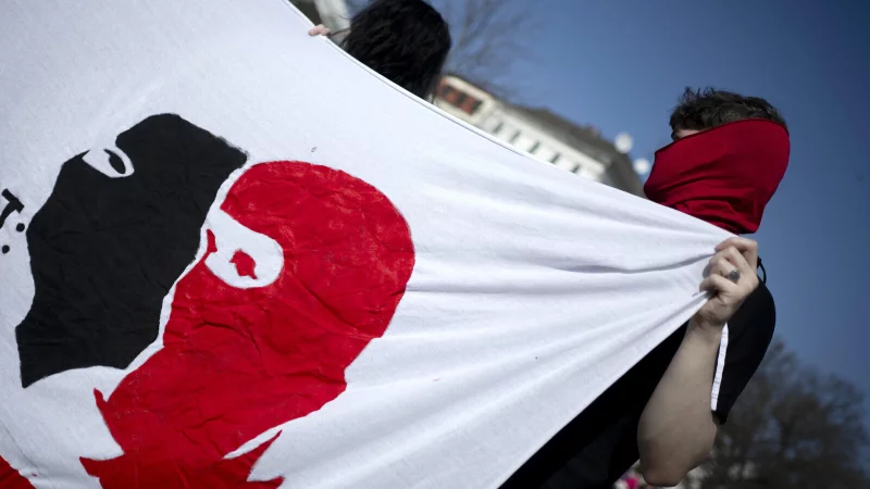 In Teilen der linksextremen Szene gibt es laut Experten und Verfassungssch&uuml;tzern aktuell besondere Entwicklungen, die bis nach OWL reichen. - &copy; picture alliance / IPON