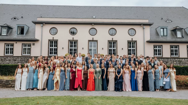 98 Abiturienten haben am AHF-Gymnasium ihre Zeugnisse erhalten. - &copy; AHF-Gymnasium