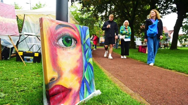 Bei der Kunstmauer in Blomberg gibt es viel zu sehen. - &copy; Nicole Ellerbrake