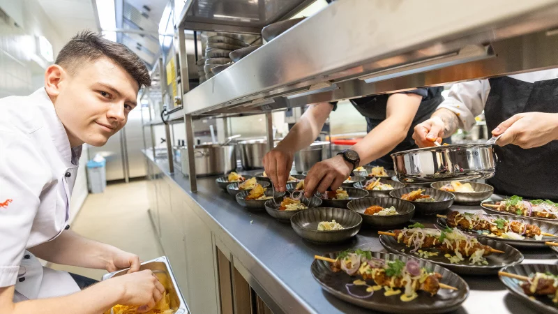Ren&eacute; Sygusch freut sich, dass es nach langem Umbau in seinem Restaurant "Stadtblick" auf der Sparrenburg endlich losgeht. - &copy; Oliver Krato