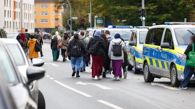 Die Tat am Westfalen-Kolleg in Paderborn hatte im Oktober 2025 einen umfangreichen Polizeinsatz auch mit SEK-Kr&auml;ften ausgel&ouml;st. - &copy; Archivbild: Niklas T&uuml;ns