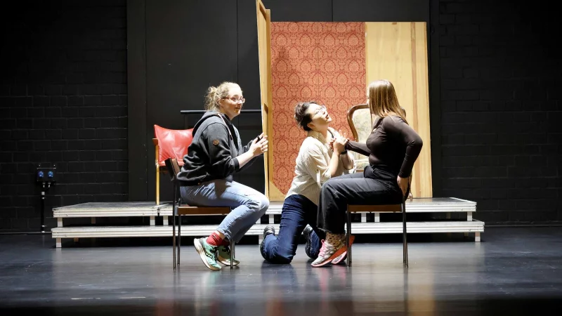 Studenten der Detmolder Opernschule auf der B&uuml;hne des Detmolder Sommertheaters. - &copy; HfM Detmold/Plettenberg