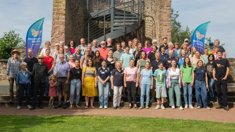 Erstmals stellen sich Mitglieder des Blomberger Bündnisses gemeinsam für ein öffentliches Foto auf. Beim Kampf für Demokratie, Toleranz, Respekt und Solidarität gibt es nach wie vor viel zu tun, sind sie sich einig. - © Blomberger Bündnis