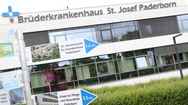 Bei Operationen unter dem Dach des Paderborner Brüderkrankenhauses sollen schon öfter nicht ausgebildete Personen dabei gewesen sein. Das behauptet ein entlassener Oberarzt. - © Holger Kosbab
