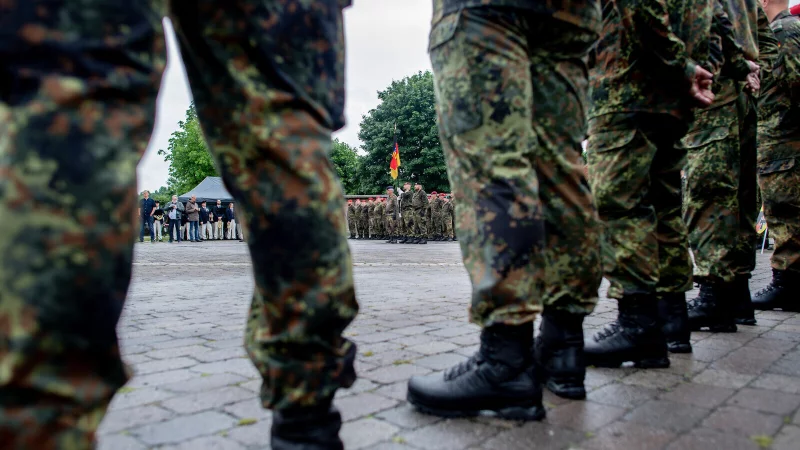 Zahlreiche Reservistinnen und Reservisten kamen im Rahmen des Nationalen Veteranentags zusammen. - © picture alliance/dpa