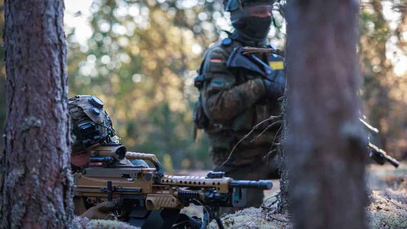 Reservedienstleistende der Panzerbrigade 21 beim Waldkampf in Litauen. Die Brigade braucht ihre Reserve auch bei Übungen im Ausland. - © Bundeswehr/ Till Hey