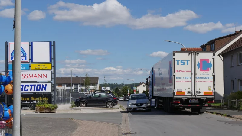 Anwohner der Kampstra&szlig;e klagen &uuml;ber zu viel Verkehr durch das neue Fachmarktzentrum. - &copy; Jost Wolf