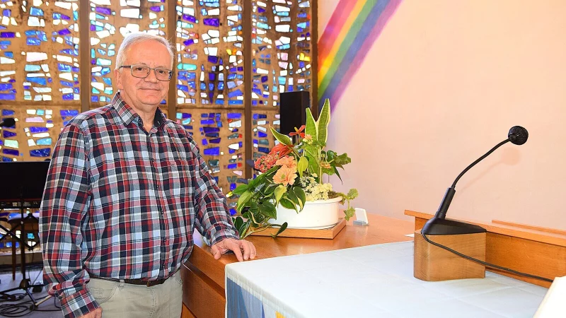 Pfarrer J&ouml;rg Gronemeier hat beinahe vier Jahrzehnte im Pfarrbezirk III (Lipperreihe/S&uuml;dstadt) gewirkt. Netzwerke zu kn&uuml;pfen und Menschen in Verbindung zu bringen, das ist eines seiner Anliegen gewesen. Foto: Karin Prignitz - &copy; Karin Prignitz