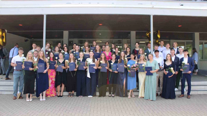 Die Abiturientia des Gymnasiums Steinheim. - © Gymnasium Steinheim