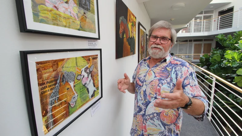 Herbert Mische zeigt 70 Bilder im Lemgoer Hanse-Haus. Darunter sind auch viele Bilder, auf denen er seine Puppen verewigt hat. - &copy; Jens Rademacher