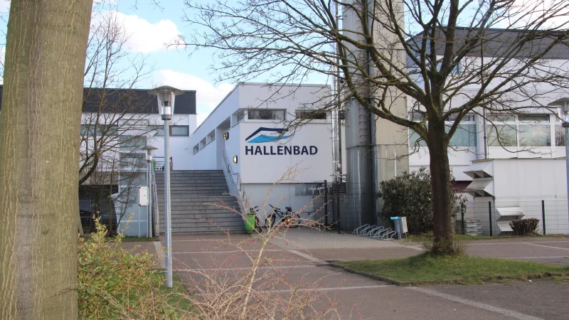 Das st&auml;dtische Hallenbad am Werreanger soll saniert werden. - &copy; Archivfoto: Cordula Gr&ouml;ne