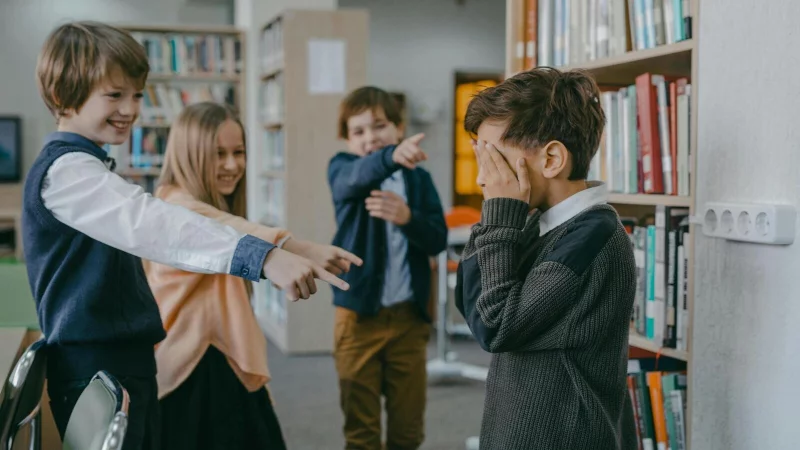 Das Projekt "Faustlos" setzt schon im Kindergarten an, um Gewaltbereitschaft m&ouml;glichst gar nicht erst aufkommen zu lassen. - &copy; pexels/mikhail nilov