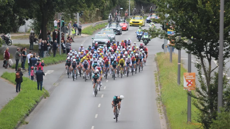Von Herford aus ging es für Radprofis durch Bad Salzuflen. - © Till Brand